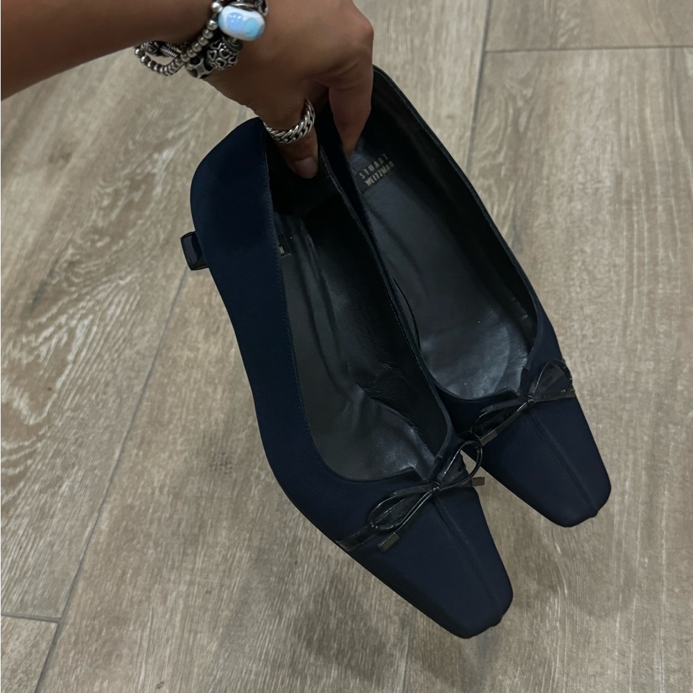 Vintage navy Stuart weitzman kitten heels